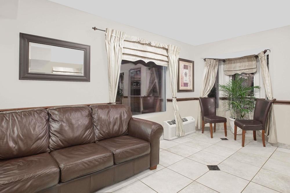 Days Inn By Wyndham Market Center Dallas Love Field Ngoại thất bức ảnh