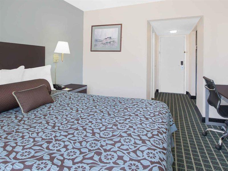 Days Inn By Wyndham Market Center Dallas Love Field Ngoại thất bức ảnh