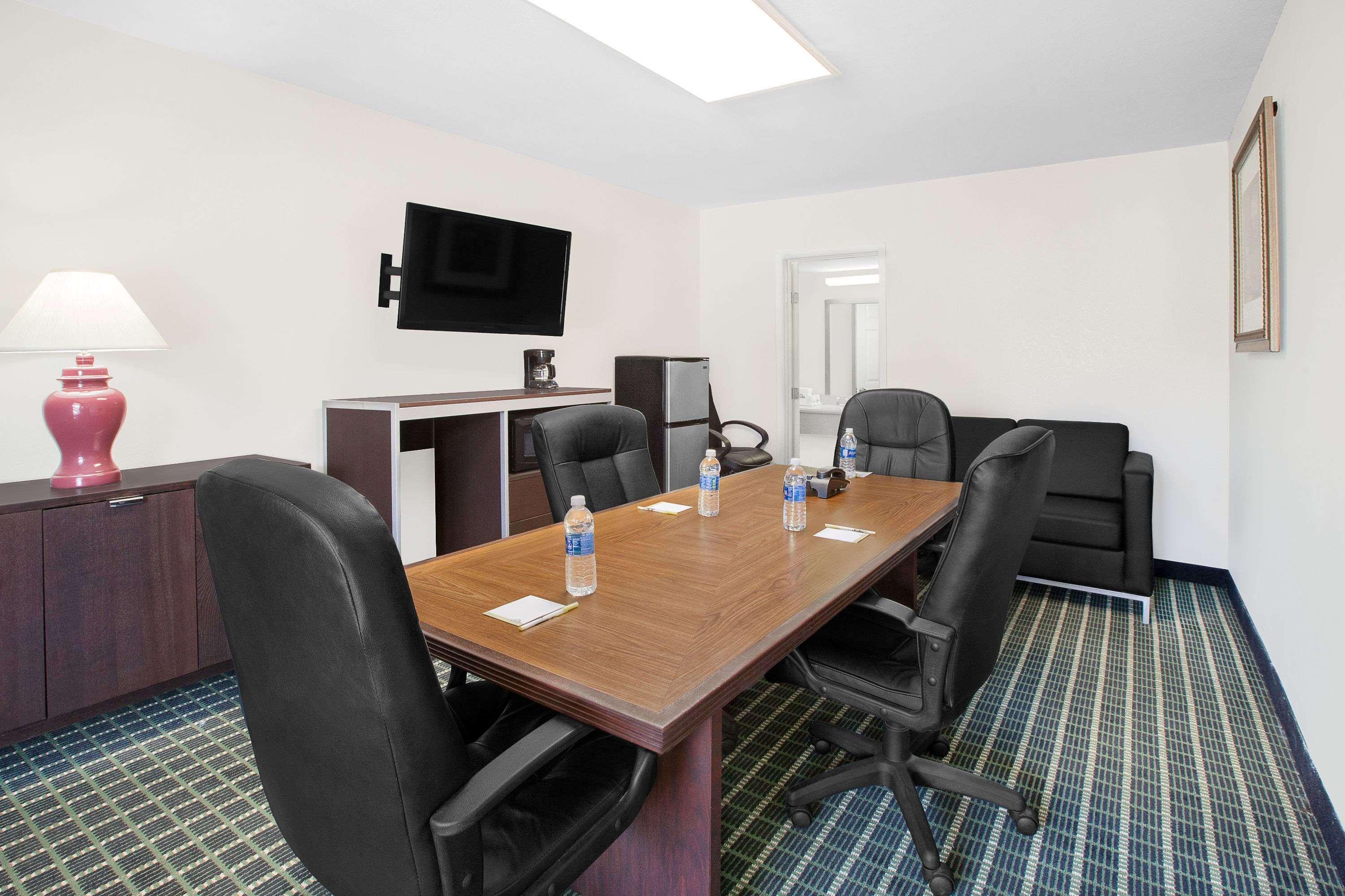 Days Inn By Wyndham Market Center Dallas Love Field Ngoại thất bức ảnh