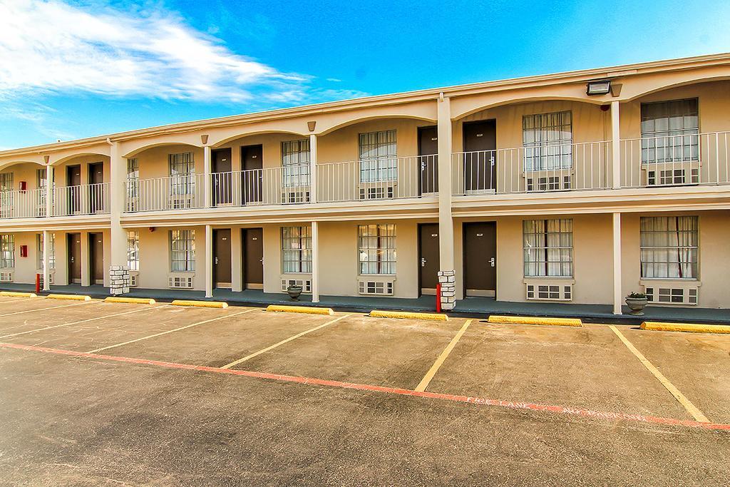 Days Inn By Wyndham Market Center Dallas Love Field Ngoại thất bức ảnh
